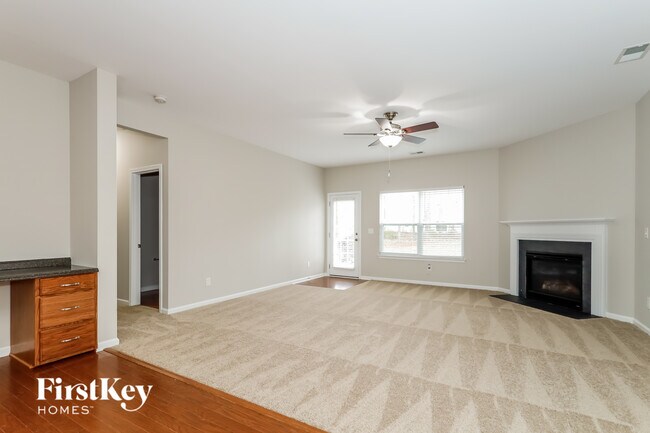 Building Photo - 3012 Canopy Dr