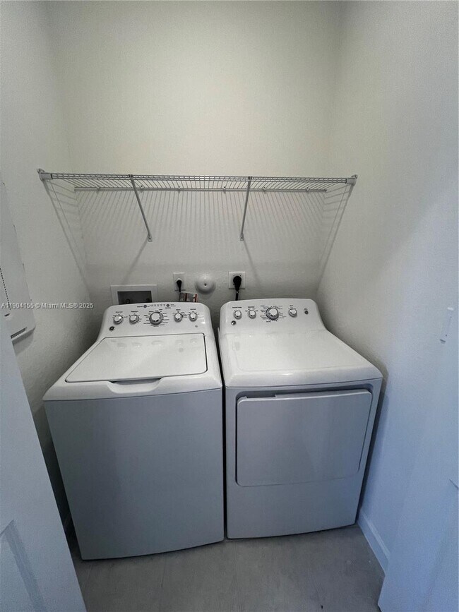 Building Photo - 23035 SW 129th Ave