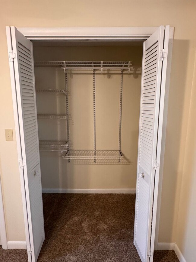 Building Photo - 300 Pegotty Ct NE