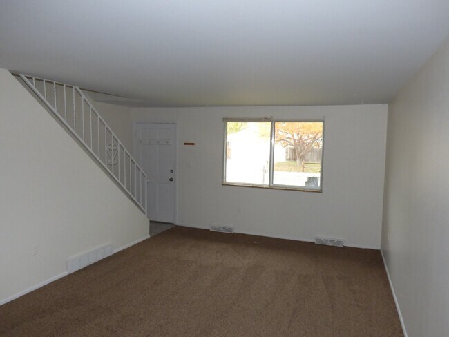 Building Photo - Beautiful 2BR/1.5BA Duplex in Wheat Ridge!