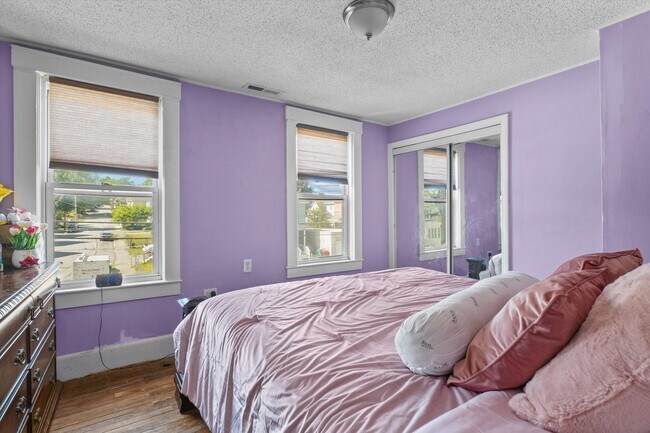 Building Photo - Single Family House For Lease steps from UMass Lowell and Downtown Lowell.