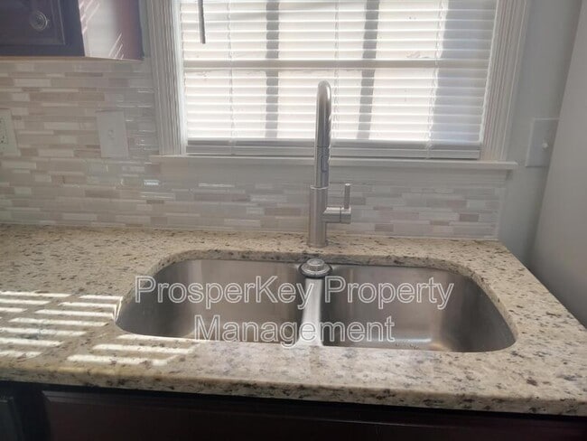 Building Photo - 137 Sycamore Ct