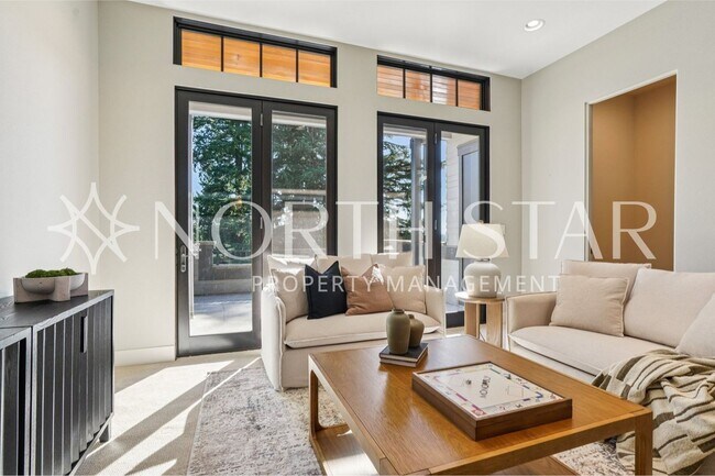 Building Photo - Luxury Living in the Heart of Lake Oswego: Stylish 3-Story Townhouse