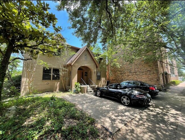 Building Photo - 1901 Brun St