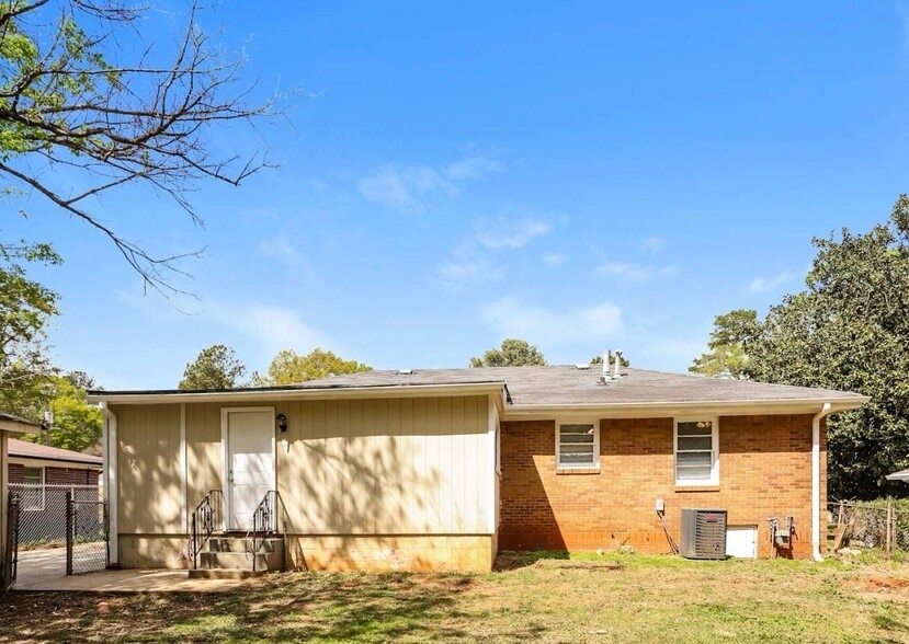 Building Photo - 2121 Cherry Ln