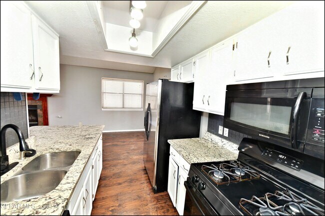 Building Photo - 11051 Rockdale St