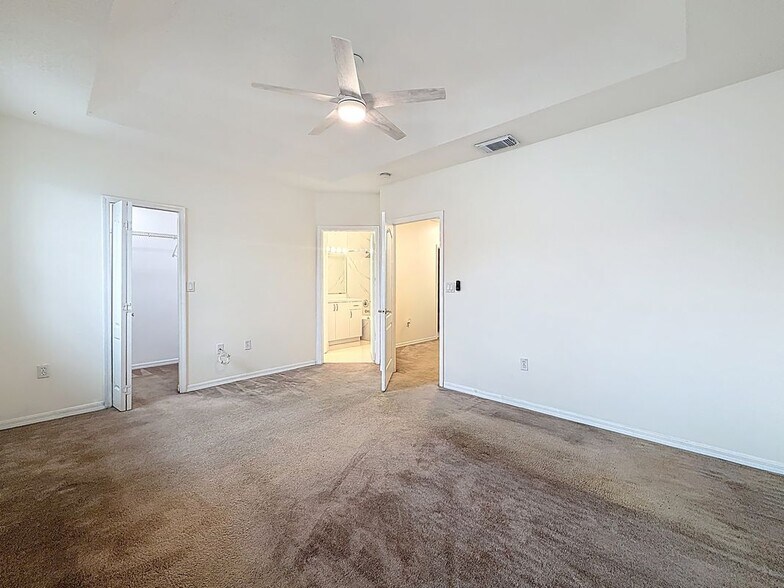 Building Photo - 4330 NW 114th Pl