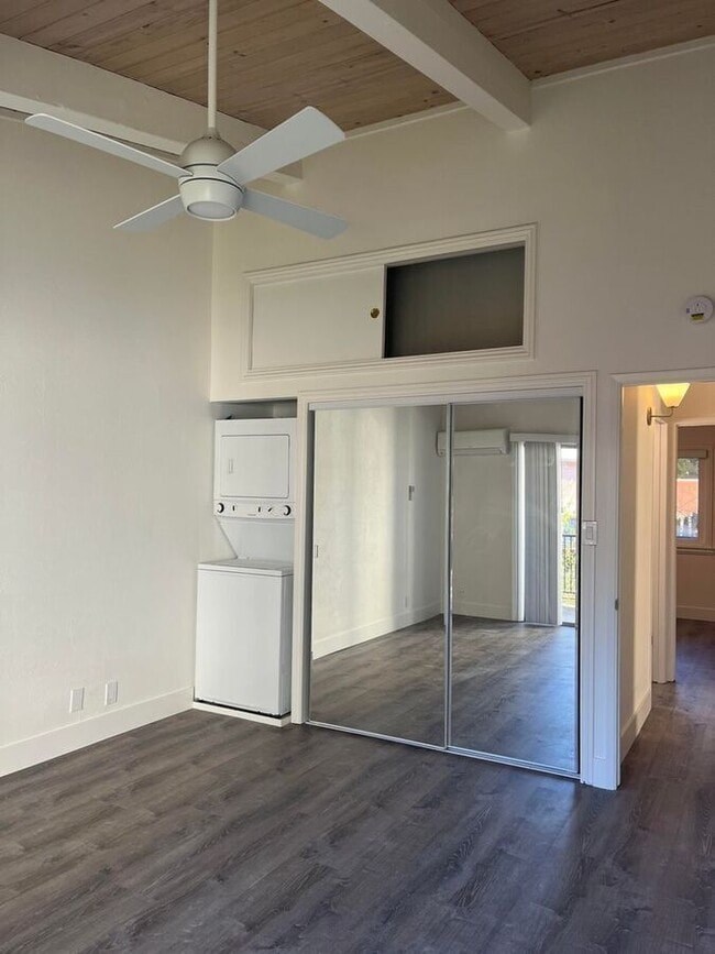 Building Photo - 241 Lafayette Cir