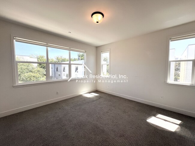 Building Photo - Elevated Luxury Living in This Updated 3BD/3.5BA Downtown Home with Private Rooftop