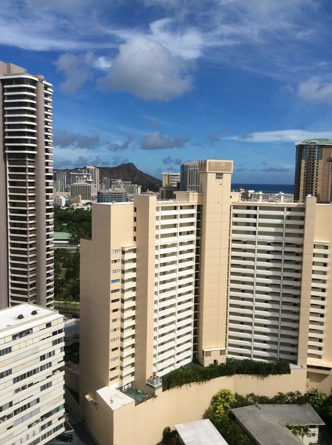 Building Photo - Chateau Waikiki