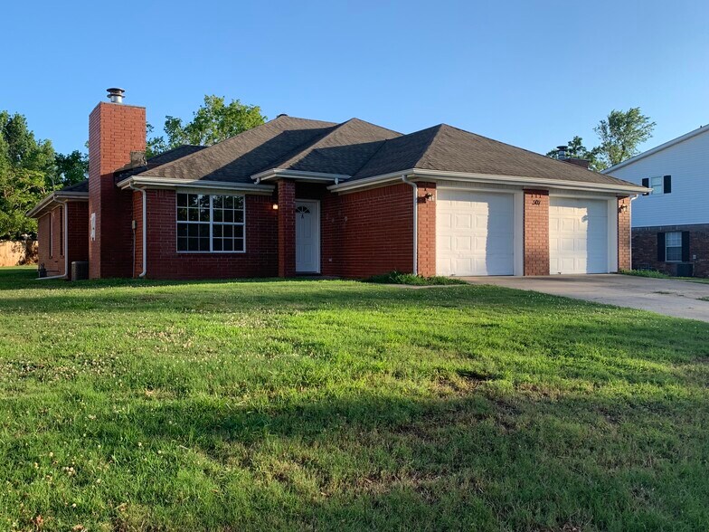 Primary Photo - 507A Camellia Dr