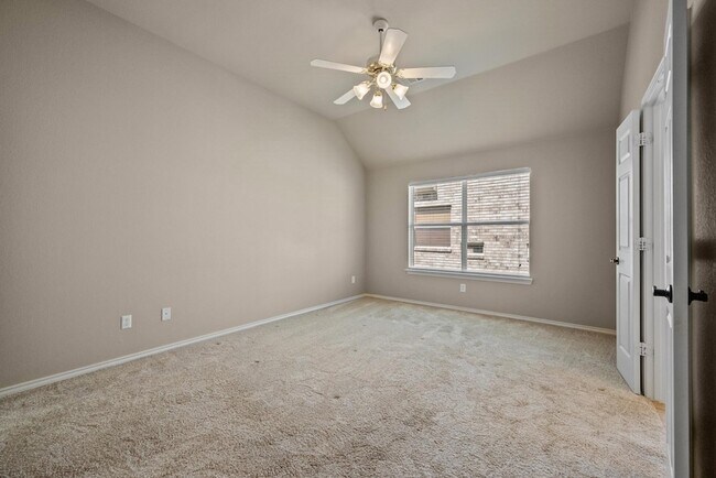 Building Photo - 4617 Kingsway Ln