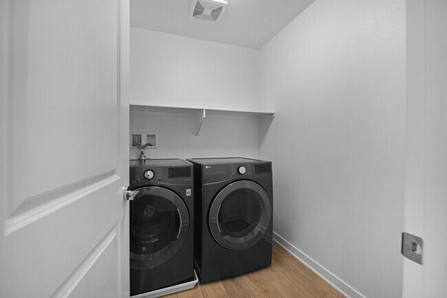 Building Photo - 4 Bedroom Townhome for rent In Murrieta