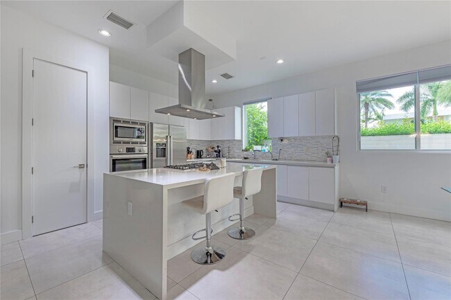 Building Photo - 7515 NW 99th Ave