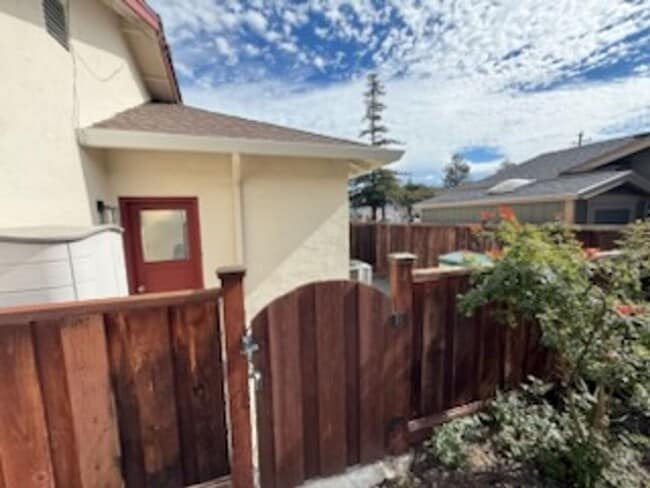 Building Photo - Comfortable Single Story Home