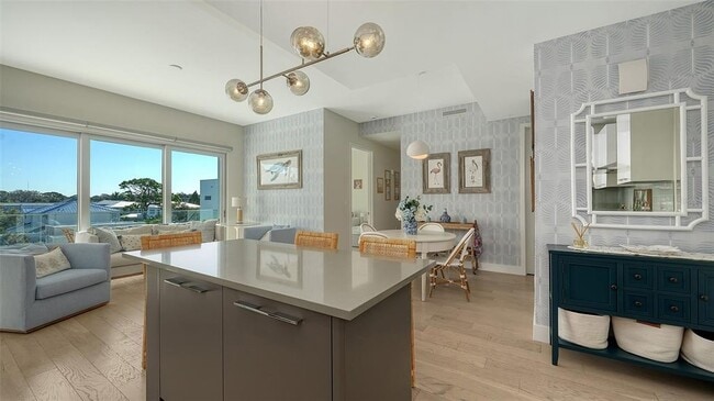 Building Photo - 635 S Orange Ave