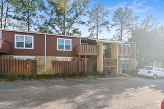 Building Photo - 2 Bed 1.5 Bath Condo