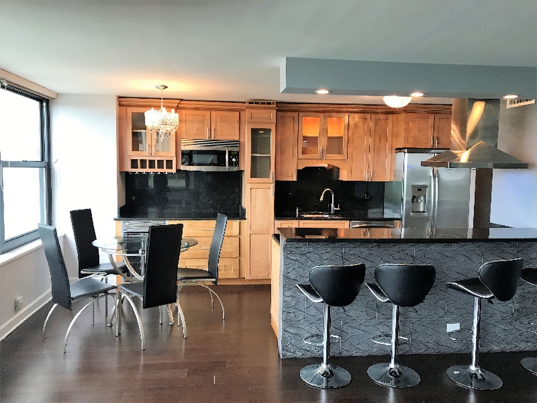 Building Photo - 3440 N Lake Shore Dr