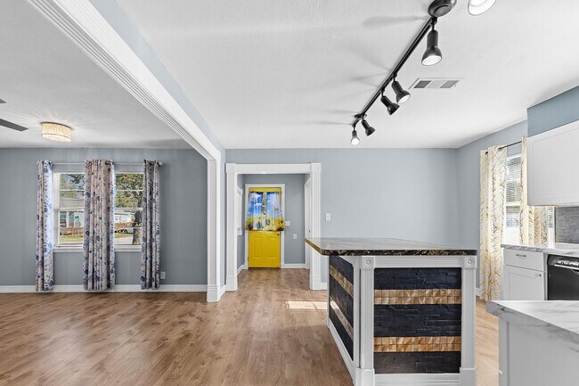 Building Photo - 1051 Ave A