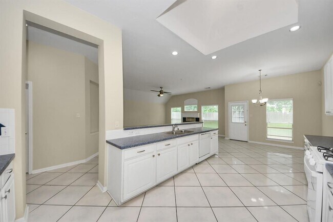 Building Photo - 10214 White Oak Trail Ln