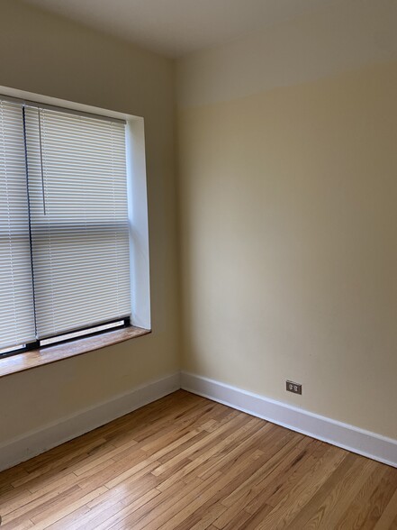 West Bedroom Windows - 4930 N Kedzie Ave