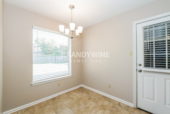 Building Photo - 8077 Sandywood Ln