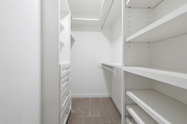 Building Photo - 10103 Goldcrest St