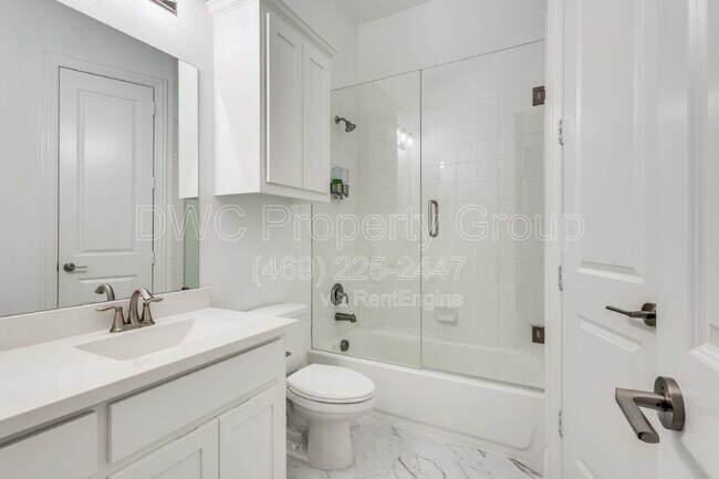 Building Photo - 3213 Alexandra Ln