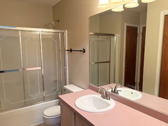 Building Photo - $200.00 Off First FULL Months Rent!