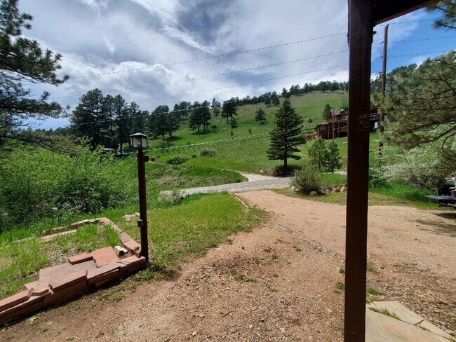 Building Photo - Spacious 4-bedroom + study home; Includes Hot tub and Pool Table - Avail. Now!