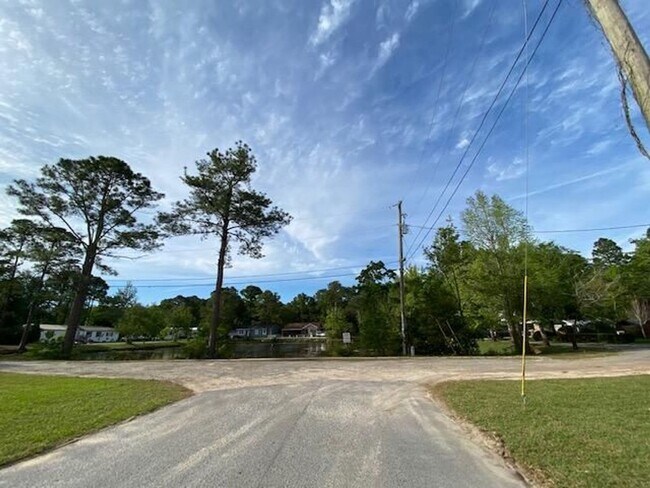 Building Photo - 3-Bedroom Brick Home with Modern Finishes & Large Yard!