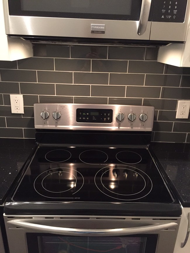 Frigidaire appliances; stainless steel - 761 Monroe Dr NE