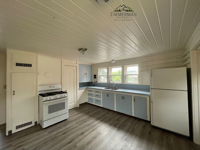 Building Photo - 2 Bedroom for Rent in Cottage Grove