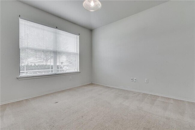 Building Photo - 602 Golden Gate Dr