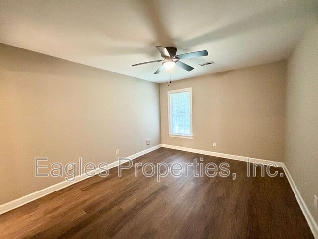 Building Photo - 302 S Harding Dr