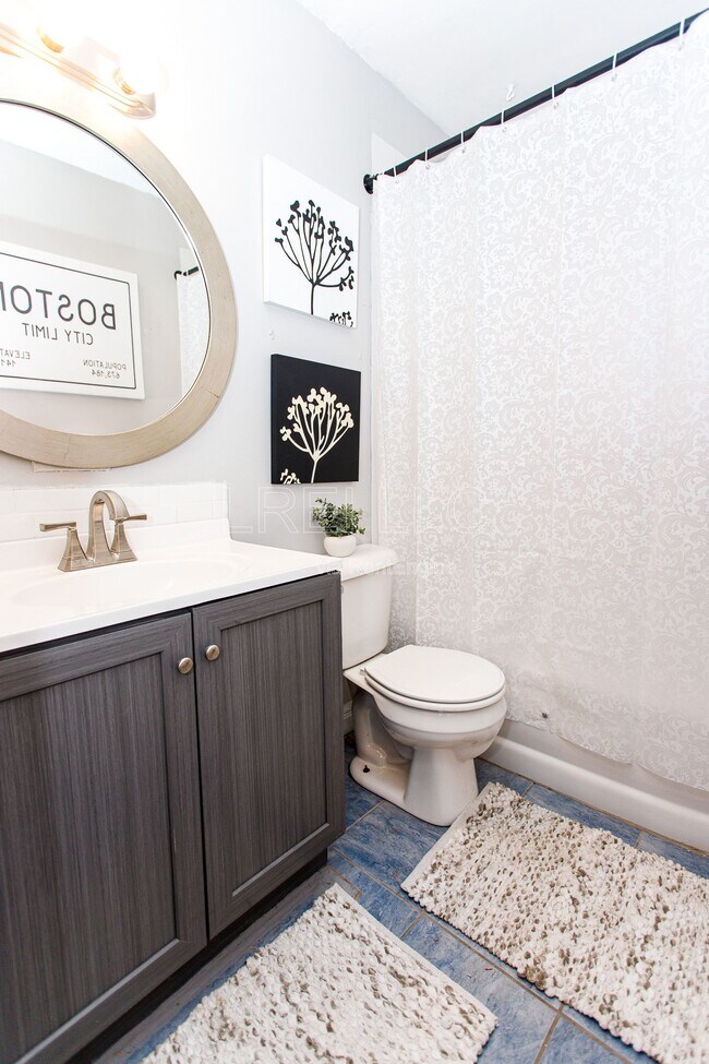 Building Photo - 710 Rubel Ave