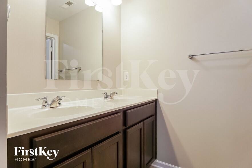 Building Photo - 12572 Downing Dr