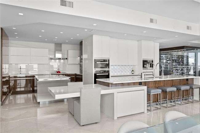 Building Photo - 450 Knights Run Ave