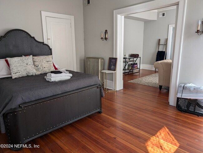 Building Photo - 2727 Riverside Ave