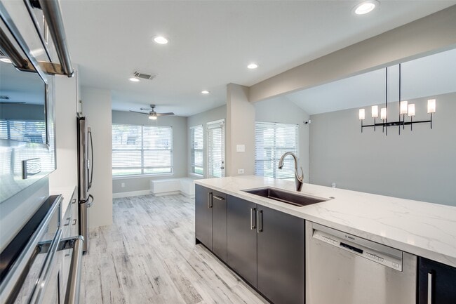 Building Photo - 3331 Hemingway Dr
