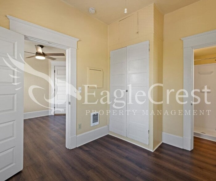 Building Photo - 105NSP