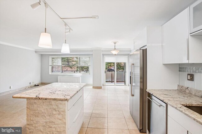 Building Photo - 4201 CATHEDRAL Ave NW