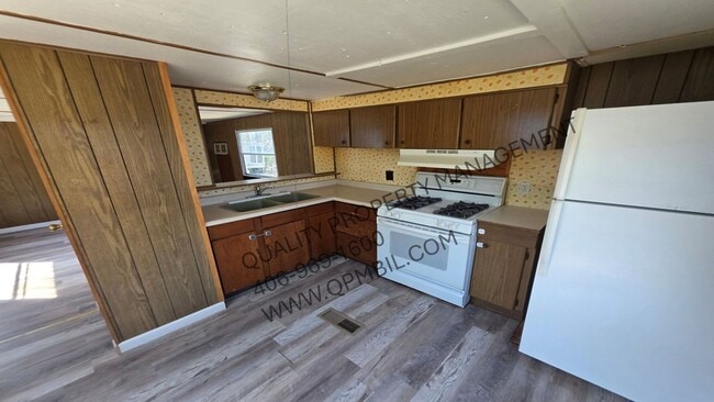 Primary Photo - 3955-3956 BLUEBIRD MOBILE CT