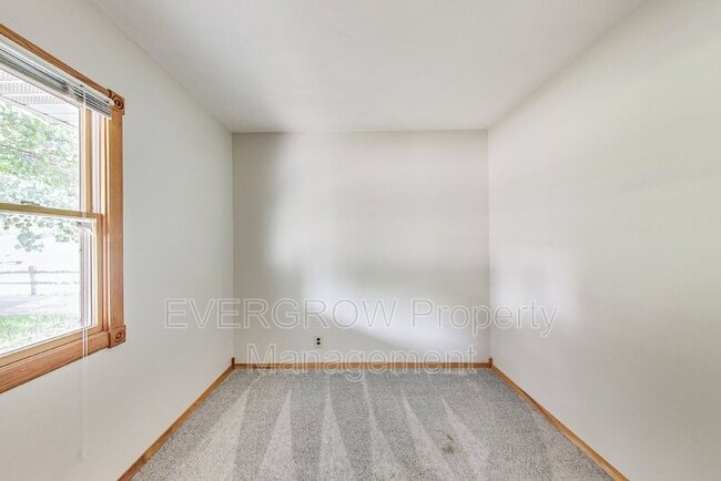 Building Photo - 205 Mooreland Dr