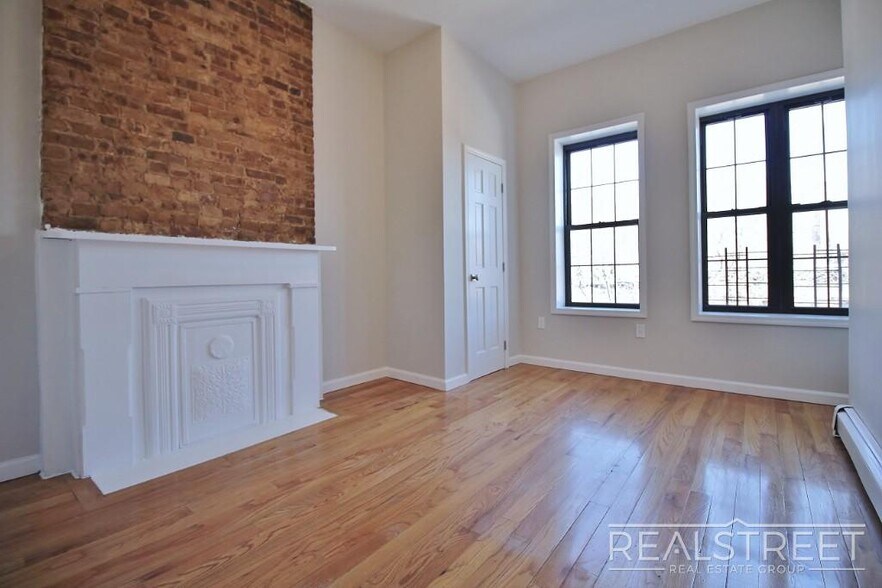 Building Photo - Renovated 3 BR with W/D! in Bed Stuy Townhouse