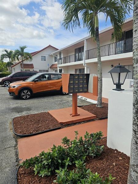 Building Photo - 3200 Coral Springs Dr