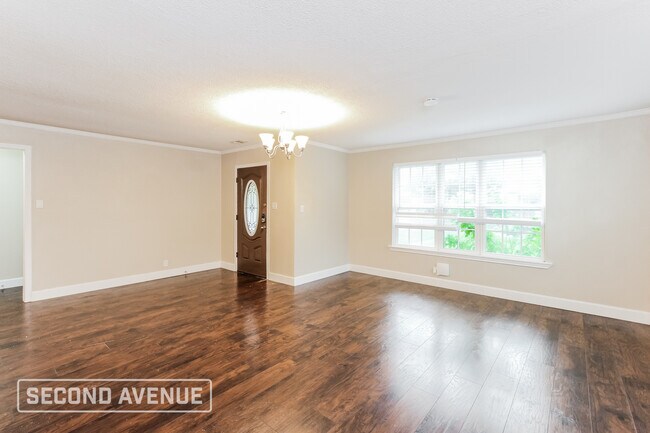 Building Photo - 2114 S Tyler St