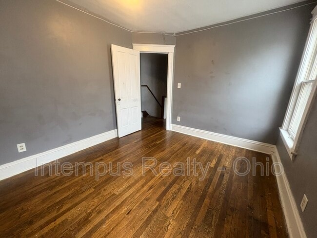 Building Photo - 632 E 101st St