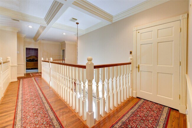 Building Photo - 2510 Potomac Dr