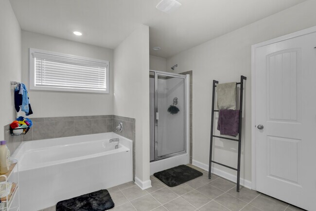 Building Photo - 254 Clear View School Rd